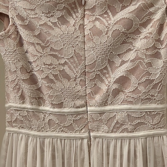 Morgan &  Co. - Off the Shoulder Lace & Chiffon Overlay Gown Junior's Size 5 - Picture 9 of 13